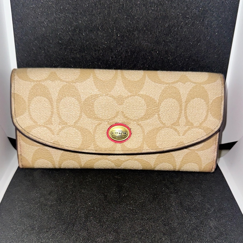 Coach woman’s wallet